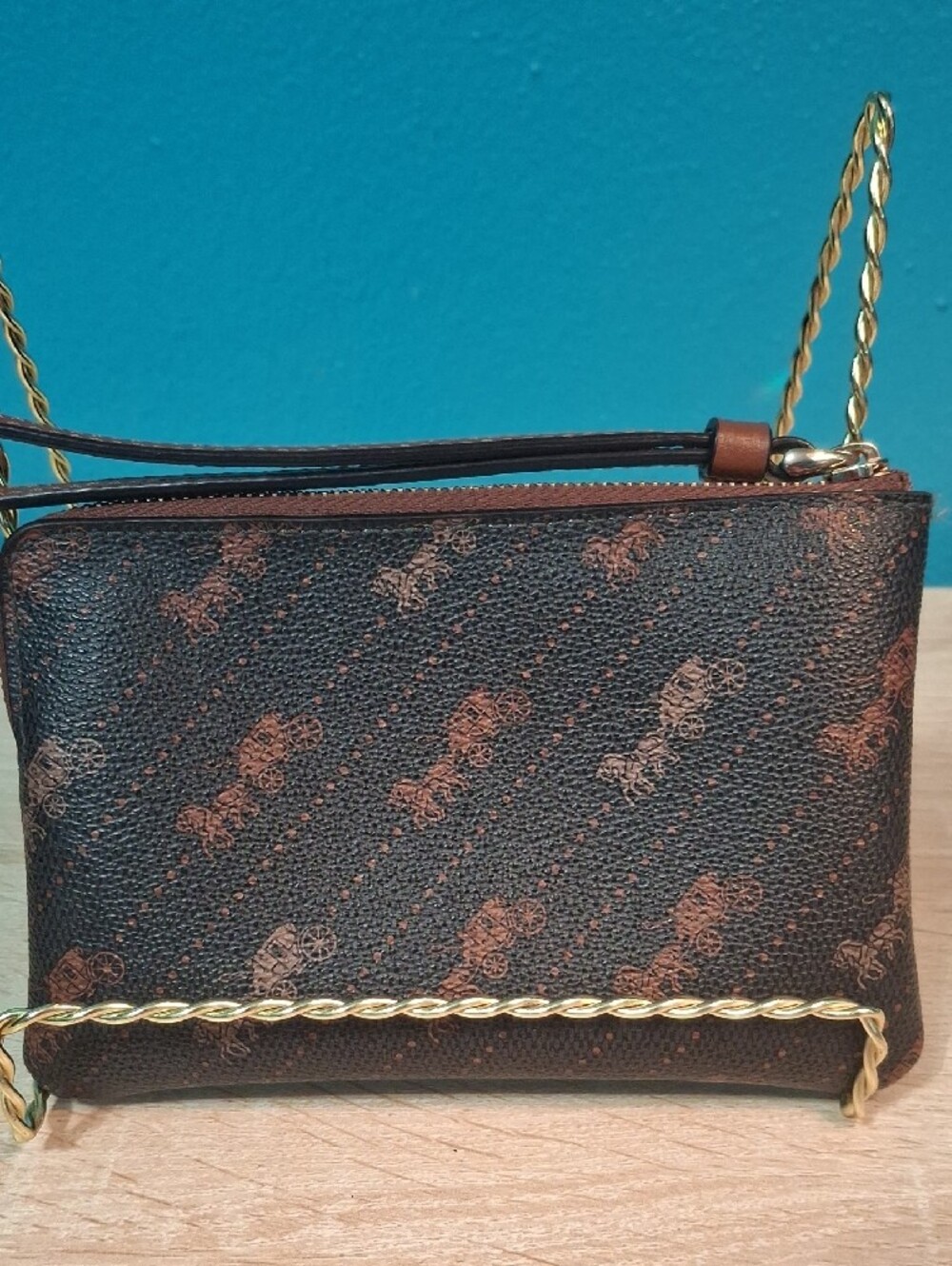 Coach Corner ZipWristlet with Horse And Carriage Gold Hardware - Picture 2 of 8